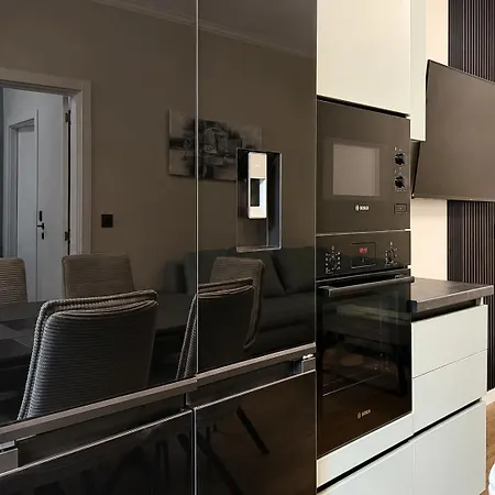 Luxury 3-bedroom Oasis With Parking Near Ndk By Flat Manаger דירה