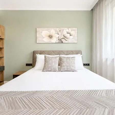 Luxury 3-bedroom Oasis With Parking Near Ndk By Flat Manаger דירה
