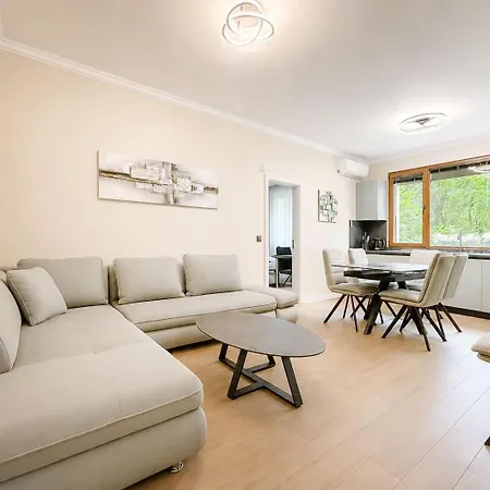 Luxury 3-bedroom Oasis With Parking Near Ndk By Flat Manаger * סופיה