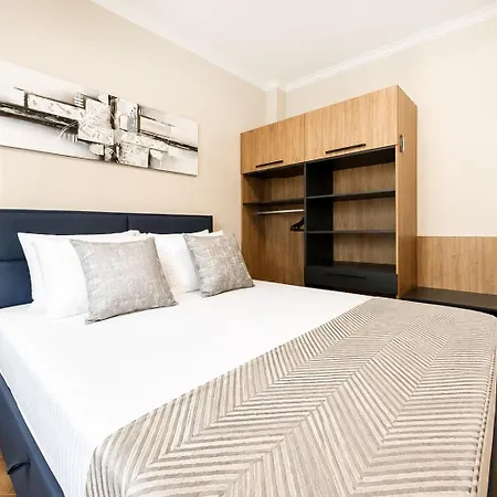 Luxury 3-bedroom Oasis With Parking Near Ndk By Flat Manаger דירה סופיה