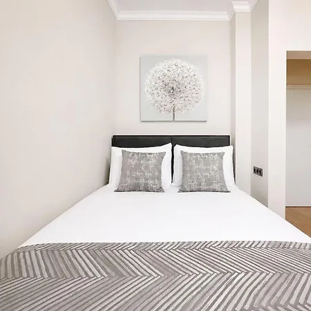 Luxury 3-bedroom Oasis With Parking Near Ndk By Flat Manаger דירה *